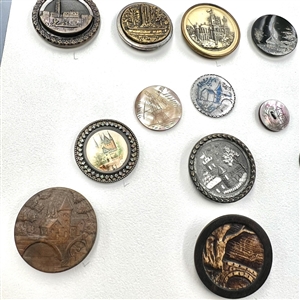 Card of 25 architectural buttons. 