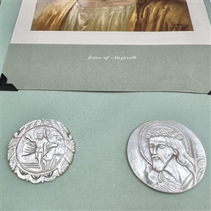 Card of 5 Bethlehem pearl buttons of Jesus. 