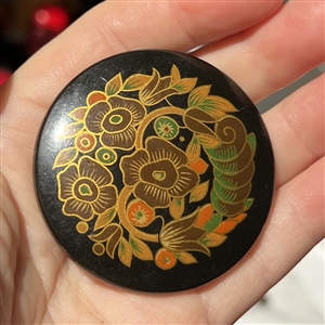 Celluloid tight top button of flowers.