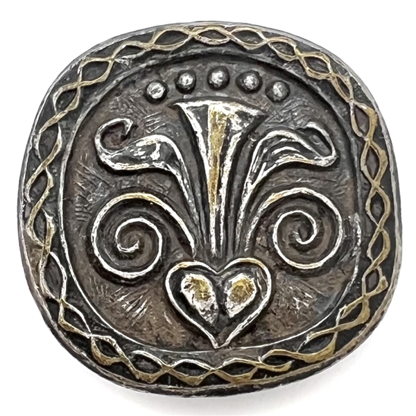 Bretagne folk design button of silvered metal.