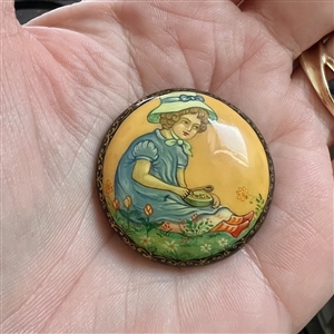 Russian lacquer button of the Little Miss Muffet.