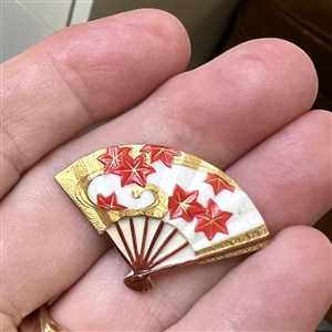 Japanese Arita porcelain button of a realistic fan decorated with maple leaves.